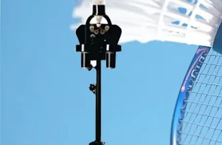 Badminton Shuttlecock - 一人用バドミントン練習機。50個のシャトルボールを収納可能。自動でボールを投げ、バドミントンの練習に最適。